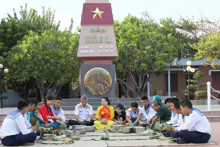 Tết đoàn viên giữa trùng khơi Trường Sa
