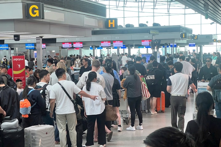 TPHCM: Sân bay và bến xe bước vào ngày cao điểm cuối cùng trước Tết