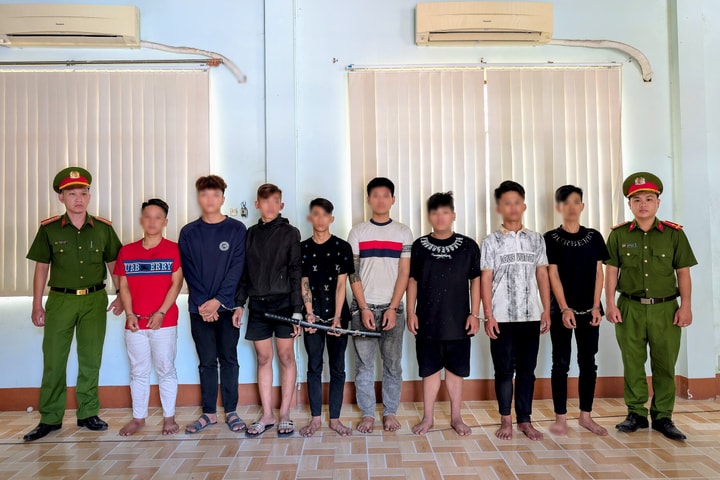 Bắt nhóm đối tượng mang hung khí chặn đường, cướp tài sản