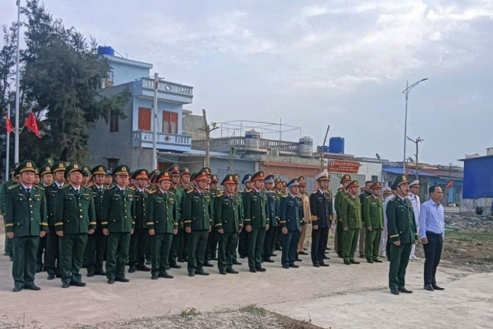 Trang nghiêm Lễ chào cờ chủ quyền đầu năm trên đảo tiền tiêu Bạch Long Vĩ