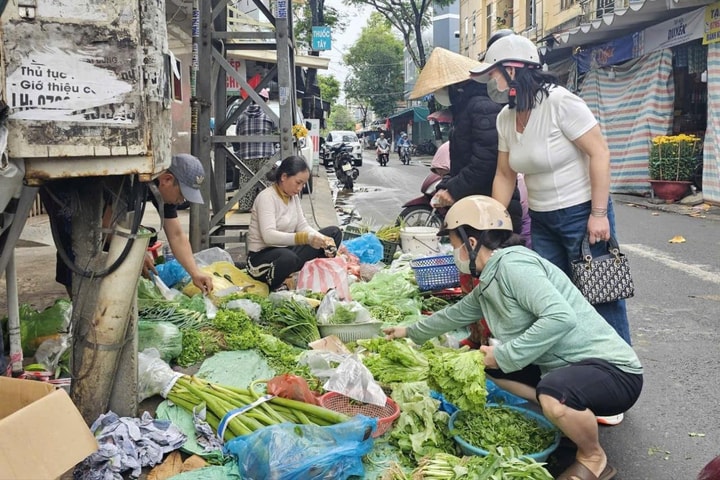 Giữ nếp Tết trong phiên chợ đầu năm