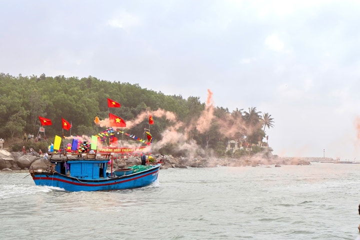 Lễ hội ra quân nghề cá tại Sa Huỳnh