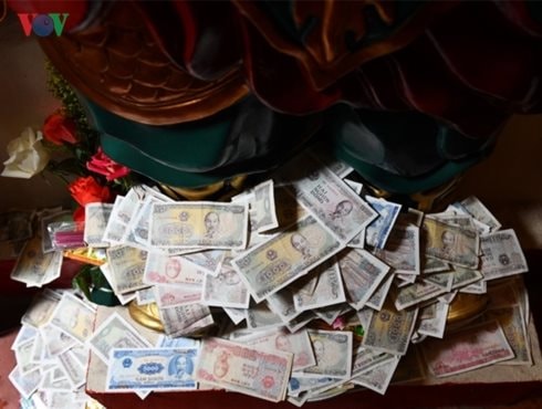 Rải tiền lẻ ở lễ hội đầu năm 2026: Có bị xử phạt không?