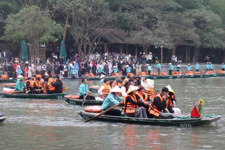 Ninh Bình đón lượng khách “khủng” trong 7 ngày nghỉ Tết