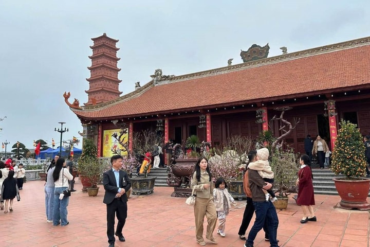 Hơn 100 nghìn lượt khách du xuân Đồ Sơn trong 5 ngày Tết