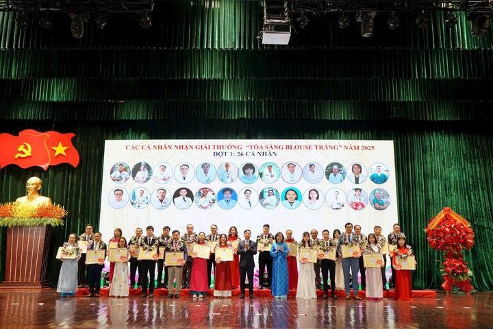 Đà Nẵng vinh danh 51 cá nhân tại Giải thưởng “Tỏa sáng Blouse trắng” năm 2025