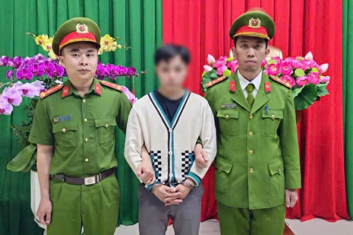 Bắt tài xế lái xe đâm vào nhóm người tại cây xăng