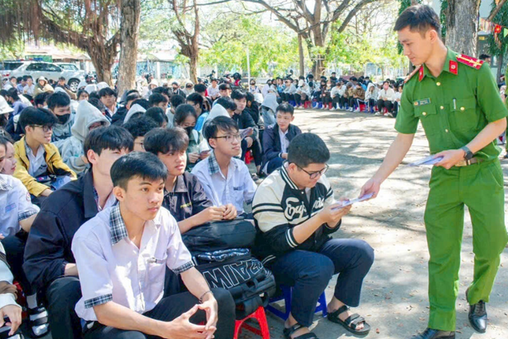 Đẩy mạnh tuyên truyền, đẩy lùi ma túy từ học đường