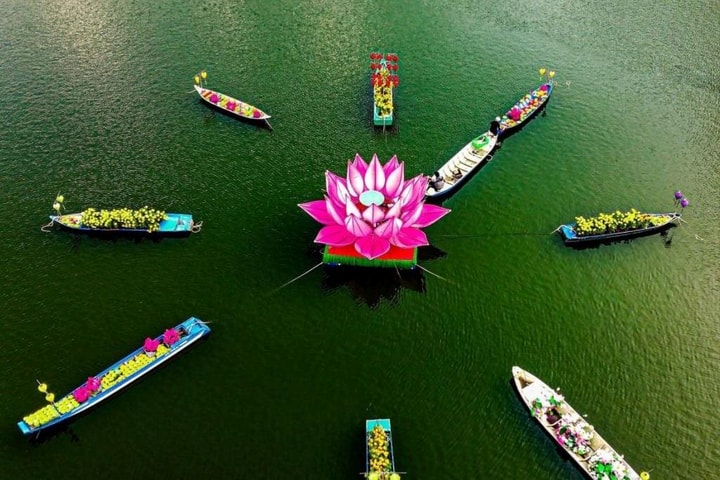 Festival Hoa đăng Thiên Cấm Sơn thắp sáng tâm thành