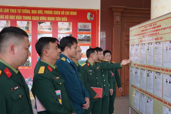 Chánh án Tòa án nhân dân tối cao tiếp xúc cử tri tại Học viện Lục quân