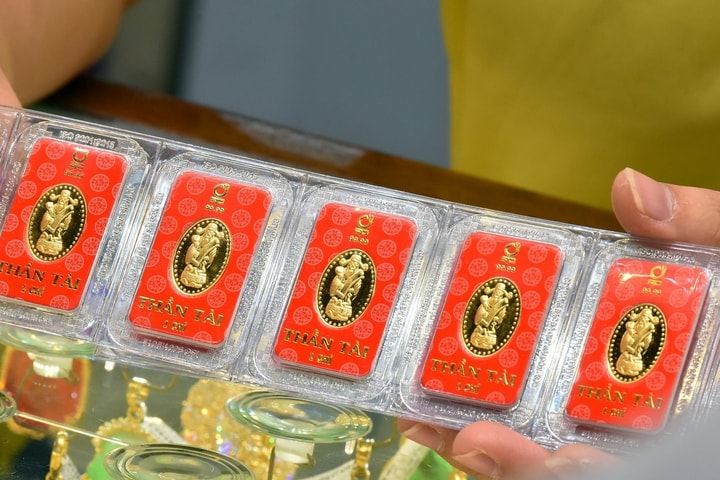 Giá vàng hôm nay (3/3): Lùi về 189,4 triệu đồng/lượng