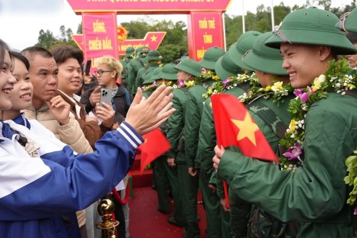 Gần 1.000 thanh niên Quảng Ninh viết đơn tình nguyện năm đầu đổi mới tuyển quân