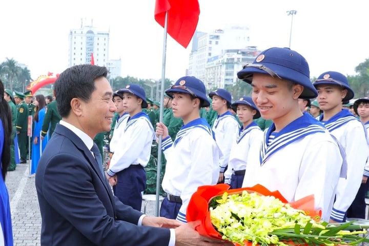 Thanh niên Thanh Hóa nô nức lên đường nhập ngũ