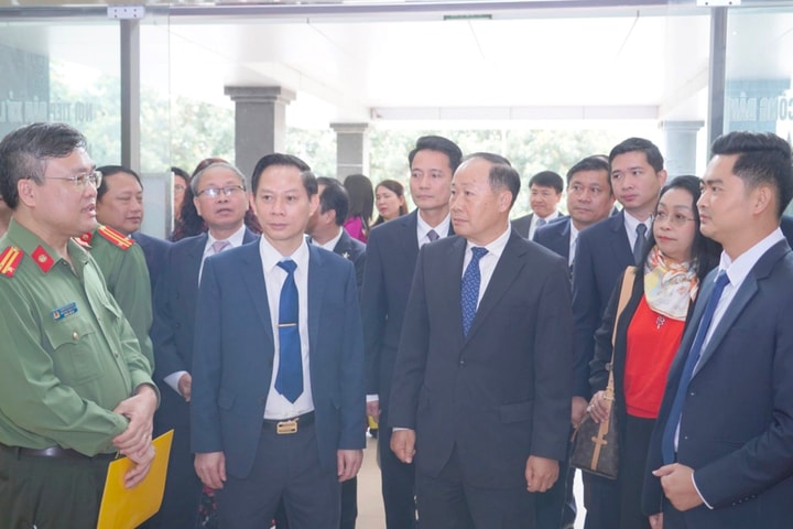 Công an Thanh Hóa chia sẻ kinh nghiệm cải cách hành chính với Bộ Công an Lào