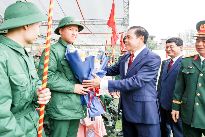Tuổi trẻ hăng hái lên đường bảo vệ Tổ quốc