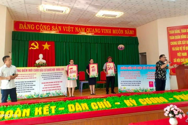Biểu diễn lưu động tuyên truyền bầu cử