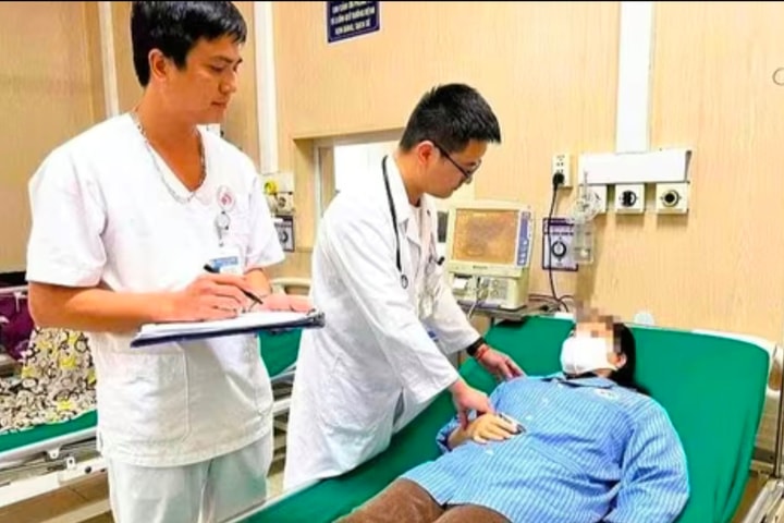 Người phụ nữ bị hôn mê khi đốt than trong phòng kín