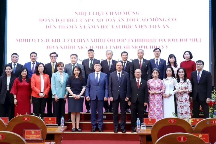 Học viện tòa án đón tiếp Chánh án Tòa án tối cao Mông Cổ Ganzorig Damdin