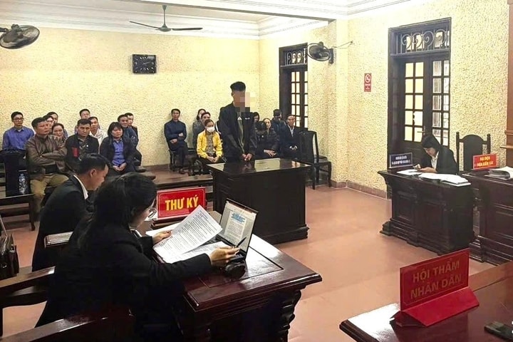 Chưa có giấy phép lái xe, nam sinh vượt đèn đỏ gây tai nạn