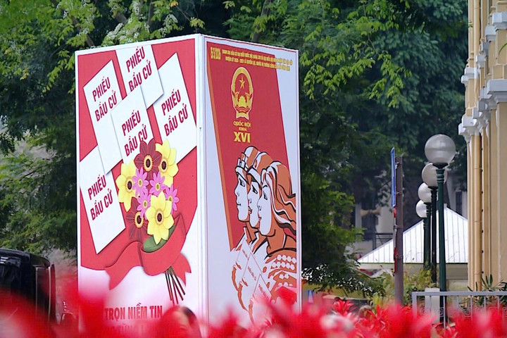 Hà Nội rực rỡ cờ hoa hướng về Ngày hội non sông