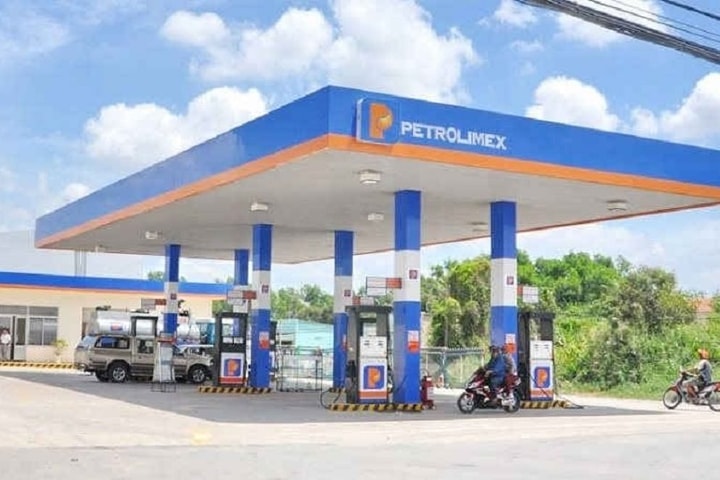 Giá xăng dầu tăng mạnh, RON95 vượt 27.000 đồng/lít