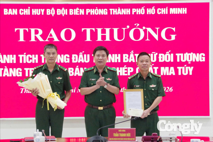 Khen thưởng lực lượng phá án ma túy dịp lễ