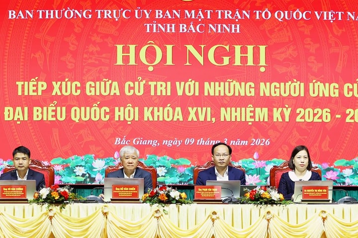 Phó Chủ tịch Thường trực Quốc hội Đỗ Văn Chiến và các ứng cử viên tiếp xúc cử tri tại Bắc Ninh