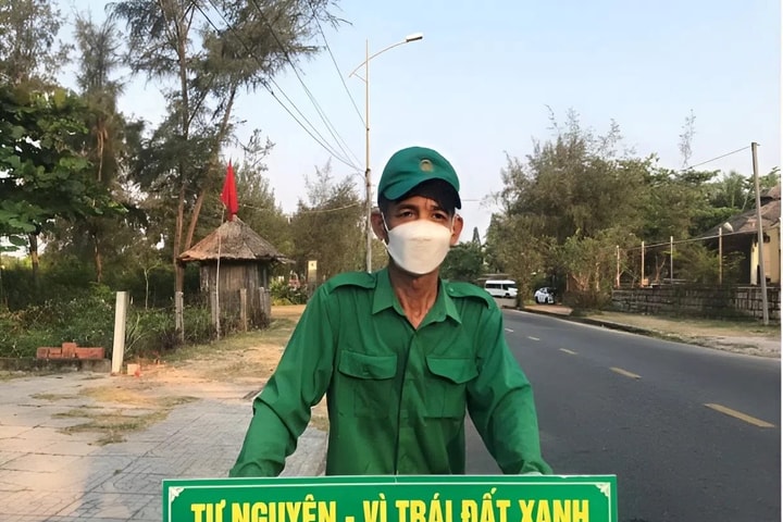 Chuyện ông Thương "khùng" và chiếc xe nhặt rác
