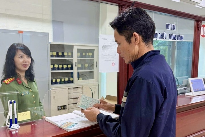 Nước mắt người cha đi nước ngoài nhận tro cốt con gái