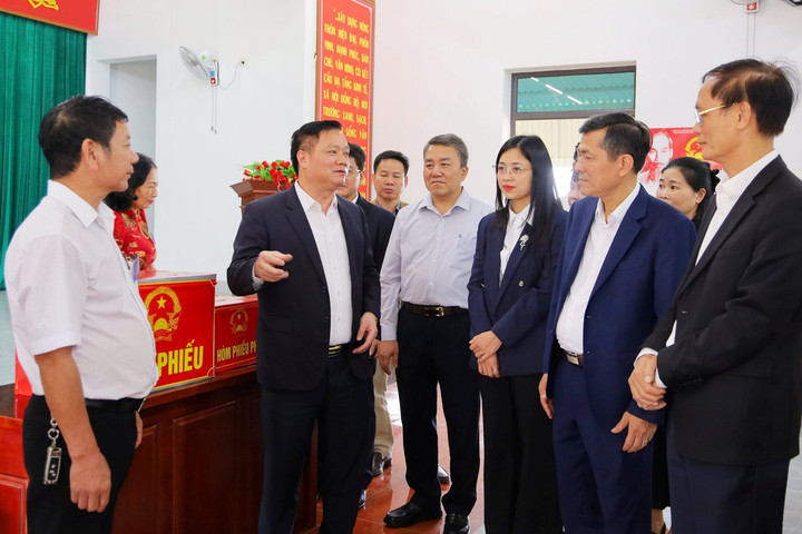 Bí thư Tỉnh ủy Nghệ An kiểm tra công tác chuẩn bị bầu cử tại cơ sở