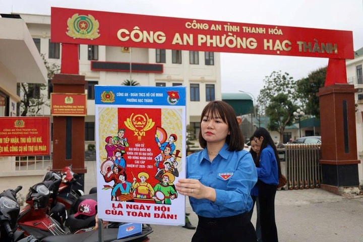 Sức trẻ xung kích trên mặt trận tuyên truyền lưu động về bầu cử