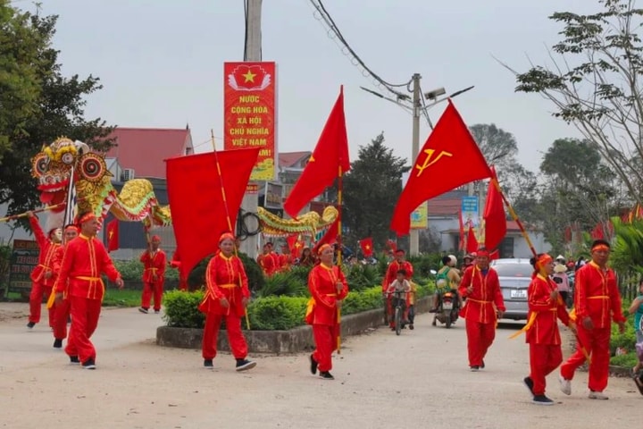 Rộn ràng tiếng trống biểu diễn múa Rồng cổ động ngày bầu cử