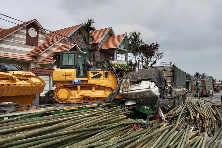 Va chạm xe đầu kéo trên QL1 qua Quảng Ngãi, phụ xe tử vong tại chỗ