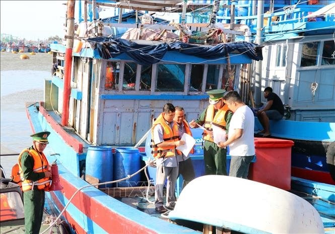 Cao điểm tổ chức phiên tòa giả định tuyên truyền chống khai thác IUU: Đưa pháp luật đến ngư trường