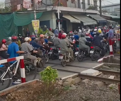 Cục CSGT làm rõ clip ùn tắc tại đường ngang Hố Nai, Đồng Nai