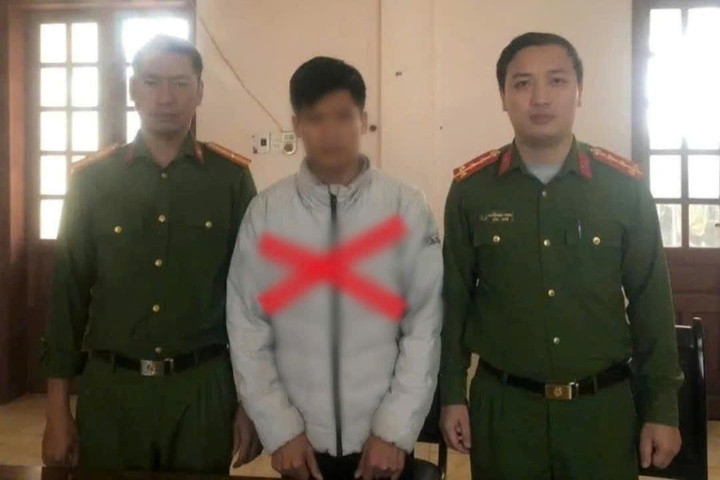 Khởi tố đối tượng túm áo, kéo lê người phụ nữ