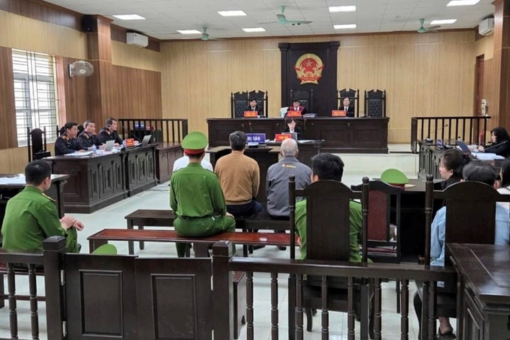 Khai thác cát trái phép, hai bố con cùng đồng phạm lĩnh án
