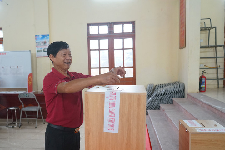 Bắc Ninh: Cử tri phường Nếnh gửi trọn niềm tin qua từng lá phiếu