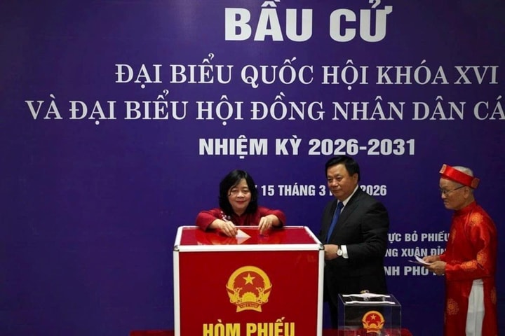 Lãnh đạo Đảng, Nhà nước và lãnh đạo Bộ VHTT&DL tham gia bỏ phiếu tại phường Xuân Đỉnh và Yên Hòa, TP. Hà Nội