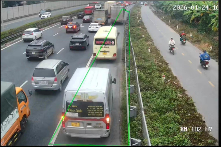 Cảnh báo vi phạm giao thông dày đặc trên cao tốc Pháp Vân - Nghi Sơn
