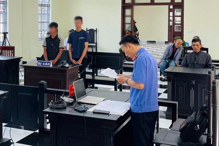 Giả danh công an chặn xe để chiếm đoạt tiền