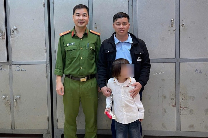 Cháu bé đi lạc đã về nhà an toàn