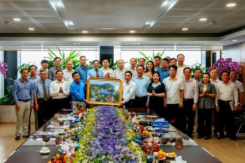 Lãnh đạo tỉnh Thanh Hóa đến thăm và làm việc tại Tập đoàn Sao Mai