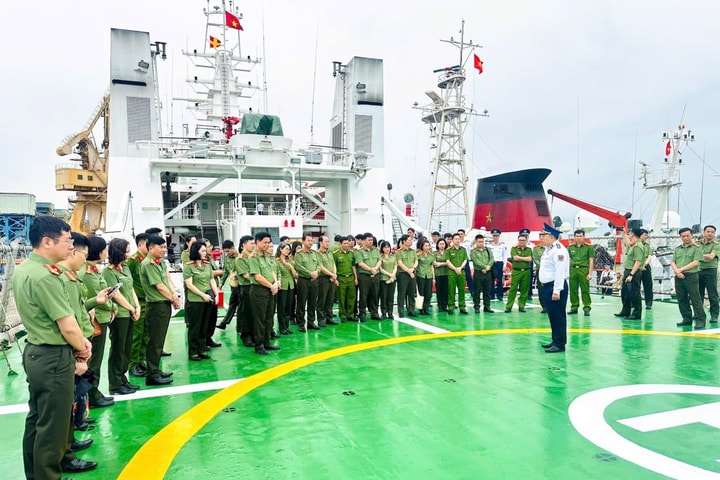 Đoàn cán bộ, học viên Học viện ANND nghiên cứu thực tế tại Vùng Cảnh sát biển 1