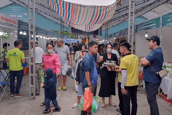 Hải Phòng tặng quà cho hàng nghìn công nhân khó khăn