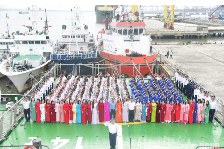 Tiết học đặc biệt của học sinh Quảng Ninh tại Vùng Cảnh sát biển 1