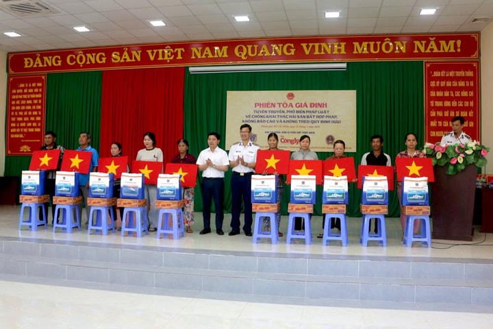 "Trực quan hóa" quy định pháp luật, ngư dân Phước Hải vững tin bám biển