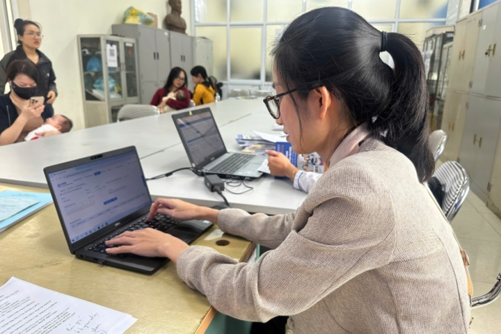 Hà Nội đẩy nhanh chiến dịch dữ liệu y tế, thành lập 12 tổ hỗ trợ cơ sở
