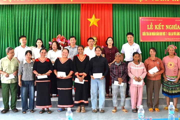 TAND khu vực 7 - Gia Lai kết nghĩa với làng Phung, xã Ia Lâu