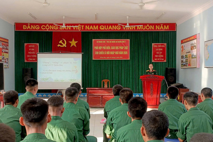 Tăng “sức đề kháng pháp luật” trong lực lượng vũ trang